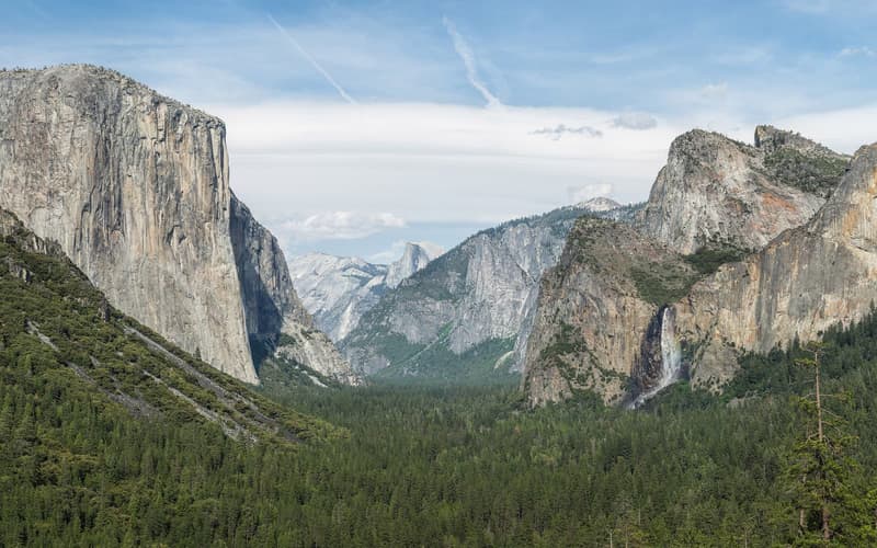 Das Yosemite Valley vom Tunnel View aus, mit El Capitan, Bridalveil Fall und Half Dome